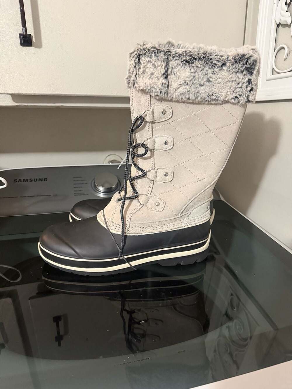 Khombu Emily Size 11M Beige Quilted Faux Fur Winter Boots